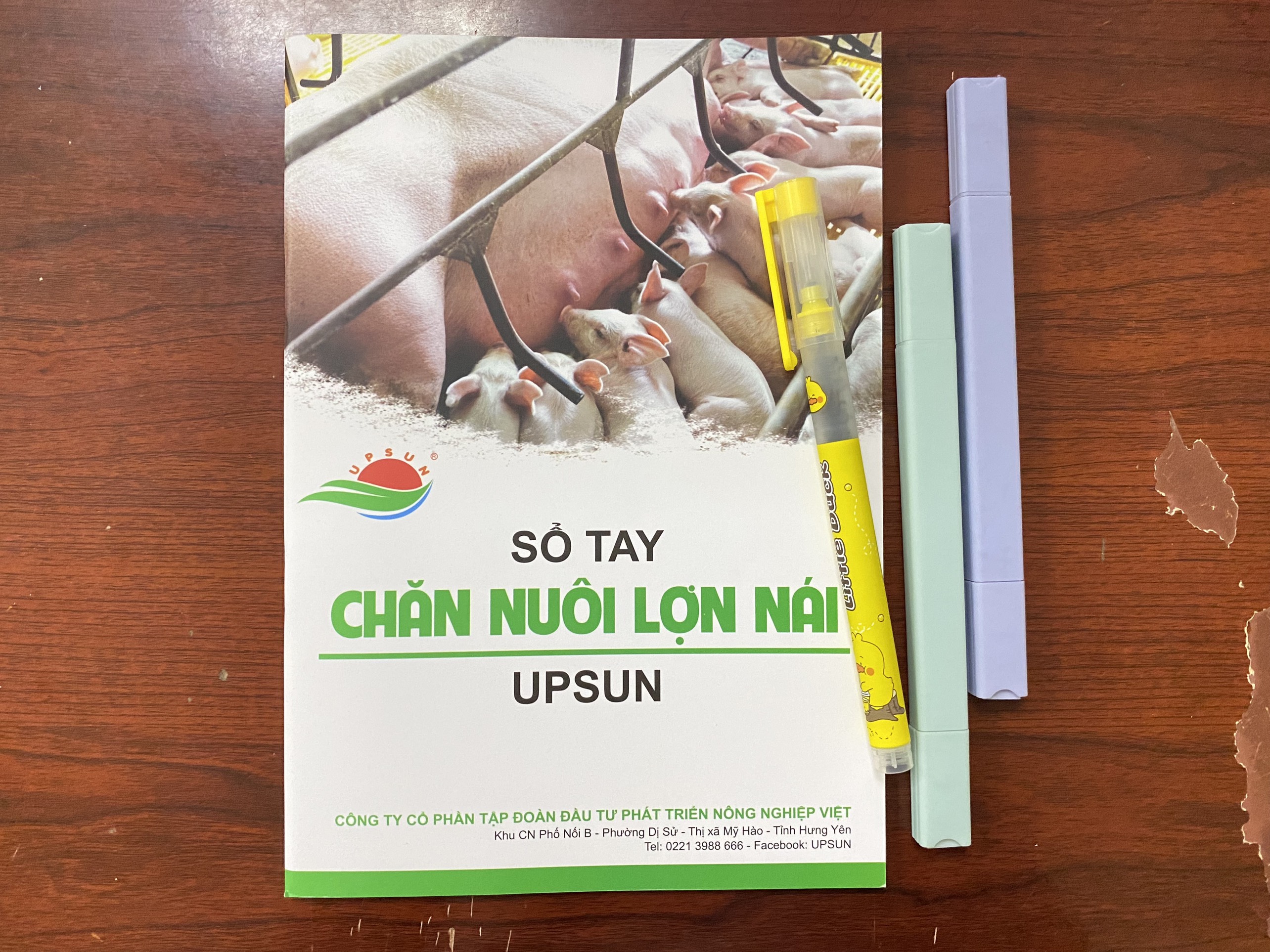 [UPSUN] PHÁT HÀNH SỔ TAY CHĂN NUÔI LỢN NÁI